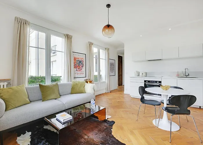 Luminous Apartment By Les Maisons De Charloc Homes